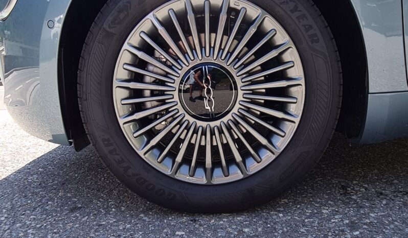 Nuovo FIAT 500 2022 pieno
