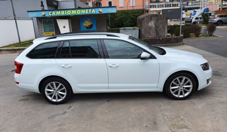 Skoda Octavia Combi 1.6 TDI Fresh 4×4 (Station Wagon) pieno