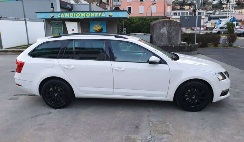 SKODA Octavia Combi 2.0 TDI Ambition 4×4 DSG (Station wagon) pieno